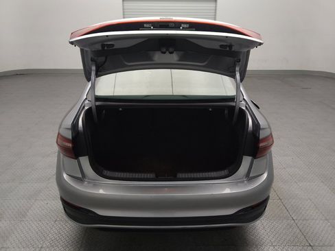 Used 2025 Volkswagen Jetta SE FWD image 29