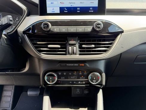 Used 2022 Ford Escape SE w/ SE Sport Appearance Package FWD image 17