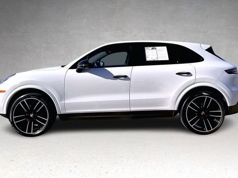 Used 2021 Porsche Cayenne image 3