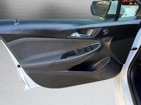 Used 2018 Chevrolet Cruze LT w/ Convenience Package image 30