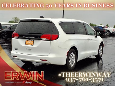 Used 2023 Chrysler Voyager LX image 3