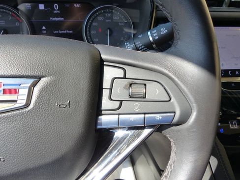 Used 2023 Cadillac XT6 Premium Luxury w/ Technology Package AWD/4WD image 28