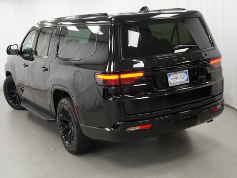 Used 2024 Jeep Wagoneer L Series II AWD/4WD image 43