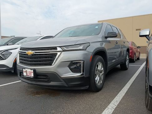 Used 2023 Chevrolet Traverse LS image 1