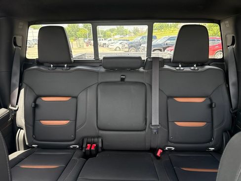 Used 2024 GMC Sierra 2500 AT4 w/ AT4 Premium Plus Package AWD/4WD image 21
