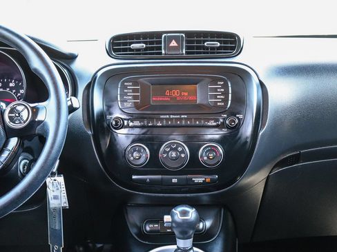 Used 2016 Kia Soul FWD image 16