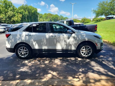 Used 2023 Chevrolet Equinox LS w/ LS Convenience Package FWD image 4