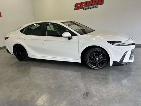 Used 2025 Toyota Camry SE FWD image 2