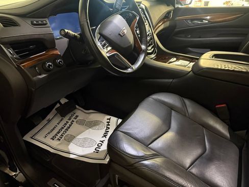 Used 2018 Cadillac Escalade ESV Luxury AWD/4WD image 22