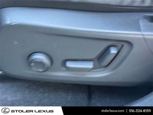 Used 2022 Volvo XC40 P8 Recharge Ultimate image 23