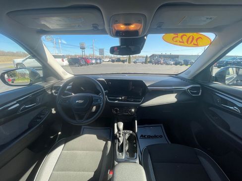 Used 2025 Chevrolet TrailBlazer LT AWD/4WD image 10