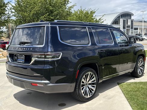 Used 2022 Jeep Grand Wagoneer Series III w/ Rear Seat Video Group 1 AWD/4WD image 6