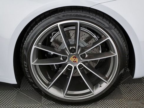 Used 2024 Porsche 911 Carrera 4S image 39