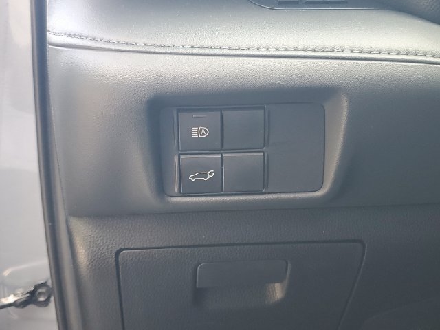 Used 2020 Toyota Highlander XLE FWD image 29