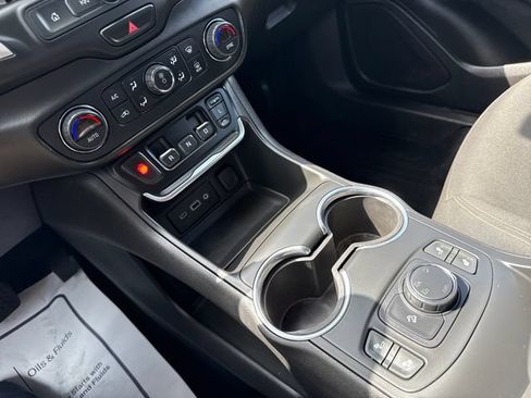 Used 2019 GMC Terrain SLE w/ Driver Convenience Package AWD/4WD image 20