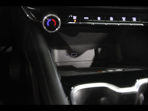 Used 2025 Chevrolet Traverse LT w/ Driver Confidence Package FWD image 14
