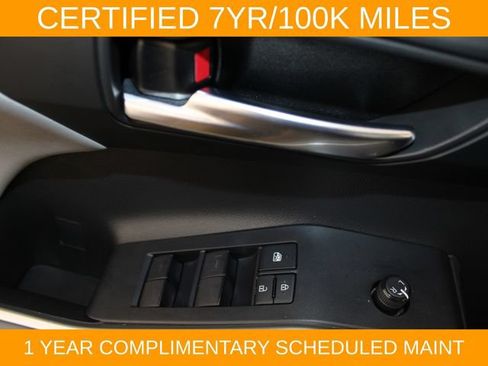 Used 2022 Toyota Highlander XLE AWD/4WD image 19