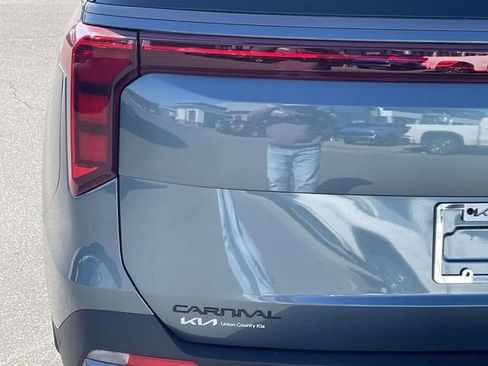 New 2026 Kia Carnival SX w/ SX Dark Edition Package FWD image 15
