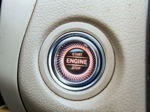 Used 2021 Mercedes-Benz C 300 4MATIC Sedan image 31