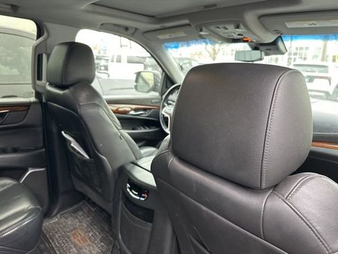 Used 2020 Cadillac Escalade ESV Luxury image 15