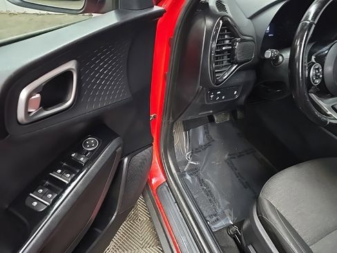 Used 2020 Kia Soul EX image 28