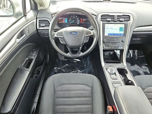 Used 2020 Ford Fusion SE image 11