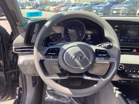 Used 2023 Hyundai Elantra SEL FWD image 16