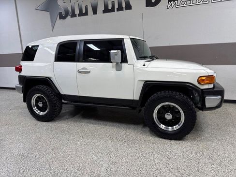 Used 2010 Toyota FJ Cruiser 4WD image 42