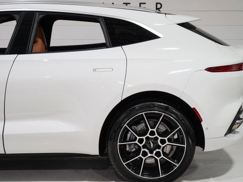 Used 2022 Aston Martin DBX AWD/4WD image 33
