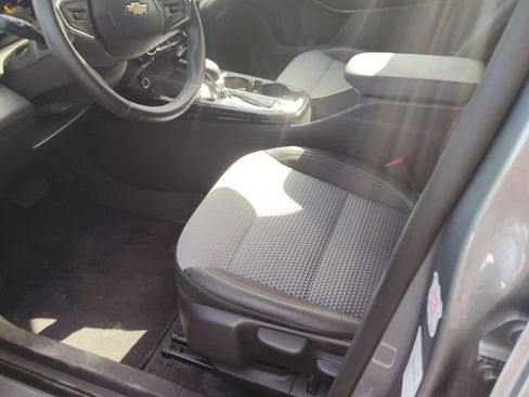Used 2025 Chevrolet Trax LT w/ LT Convenience Package FWD image 4