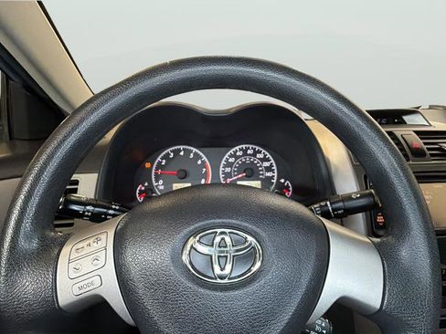 Used 2013 Toyota Corolla LE w/ Premium Pkg FWD image 30