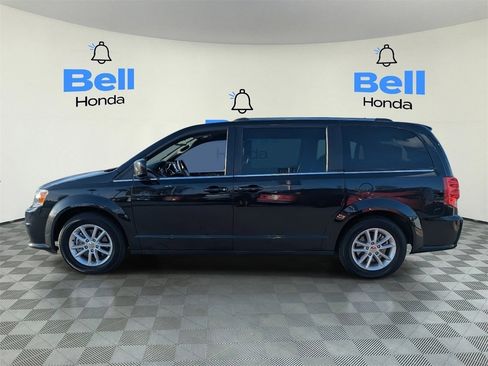 Used 2019 Dodge Grand Caravan SXT image 2