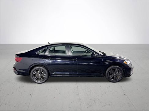 Certified 2023 Volkswagen Jetta SE w/ Panoramic Sunroof Package FWD image 5