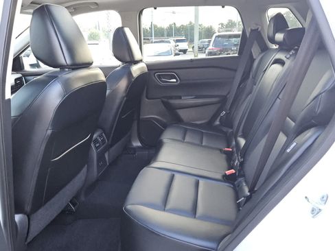 Used 2021 Nissan Rogue SV w/ Premium Package FWD image 4