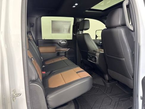 Used 2023 Chevrolet Silverado 2500 High Country w/ Technology Package AWD/4WD image 5