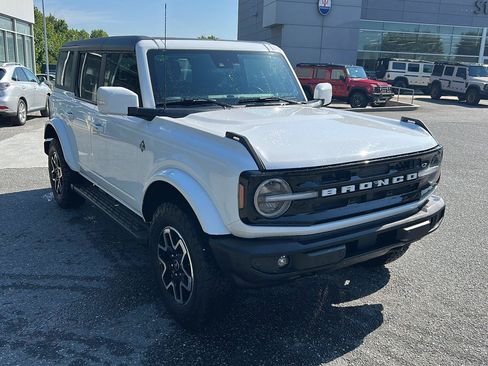 Used 2022 Ford Bronco Outer Banks AWD/4WD image 9