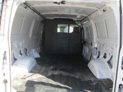 Used 2014 Ford E-250 and Econoline 250 image 6