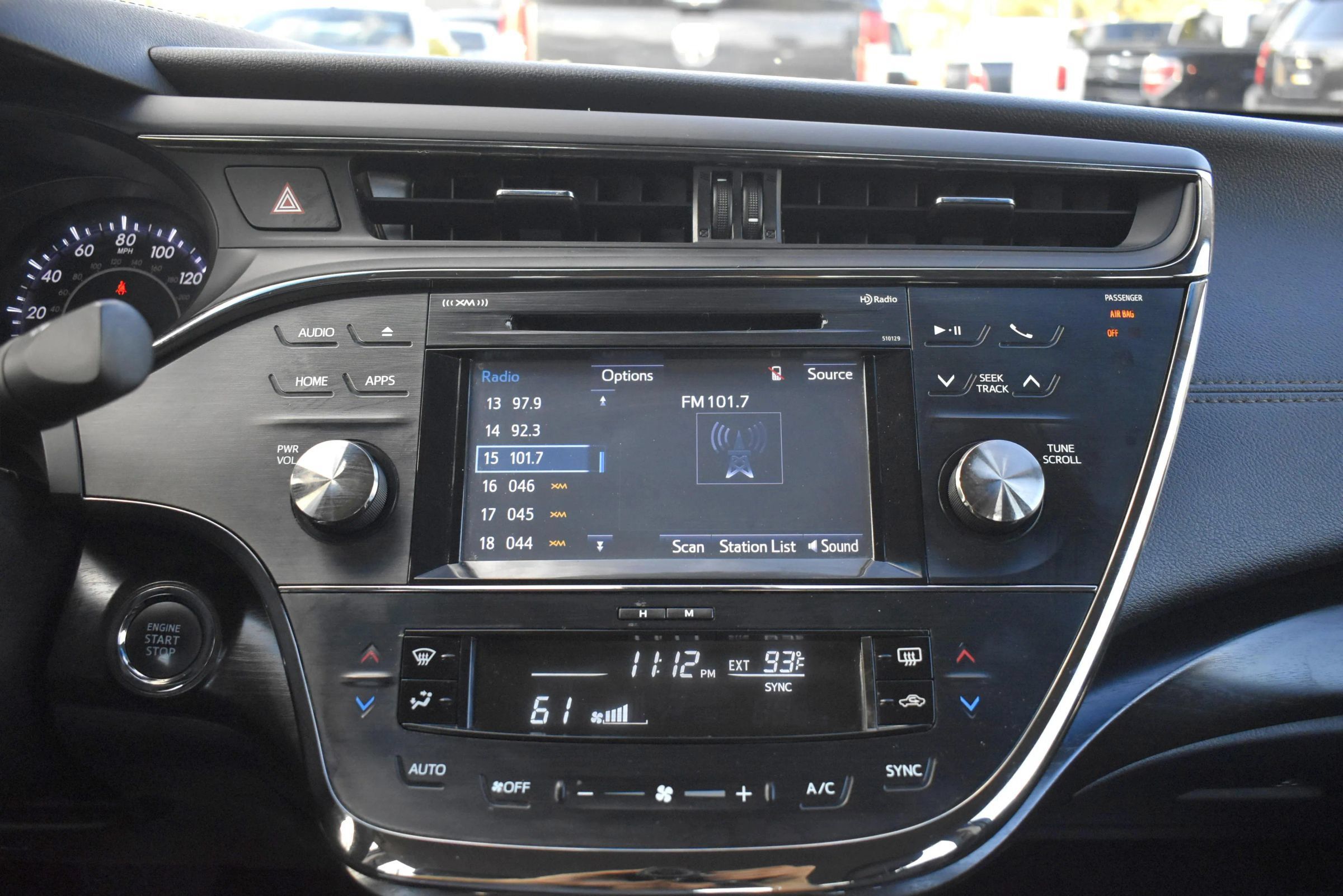 Used 2018 Toyota Avalon XLE FWD image 22