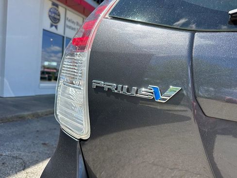 Certified 2017 Toyota Prius V Two FWD image 5