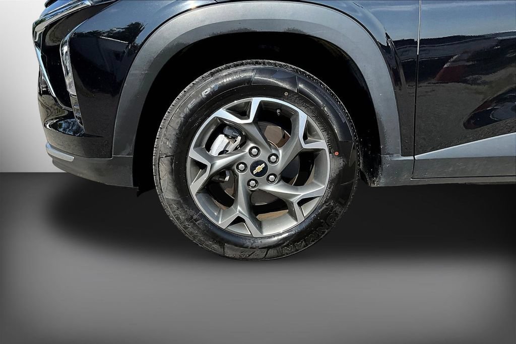 Used 2025 Chevrolet Trax LT FWD image 29