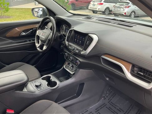 Used 2021 GMC Terrain SLE w/ Driver Convenience Package FWD image 13