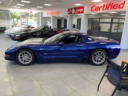 Used 2004 Chevrolet Corvette Z06 w/ Z06 Preferred Equipment Group RWD image 8