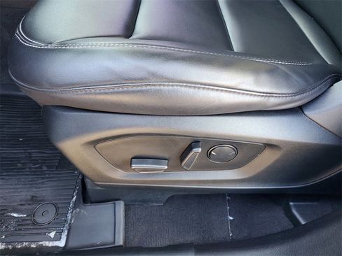 Used 2022 Ford Explorer XLT w/ Equipment Group 202A image 7