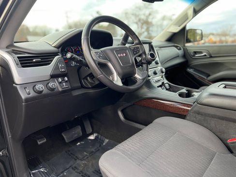 Used 2017 GMC Yukon SLE w/ SLE Value Package image 17