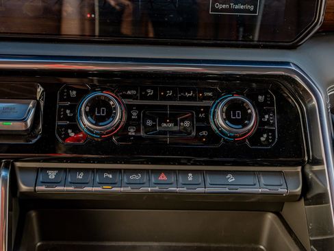 Used 2025 GMC Sierra 2500 Denali Ultimate image 24