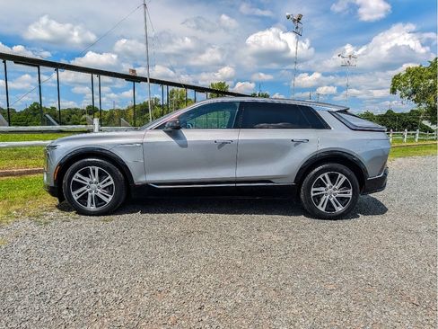 Used 2024 Cadillac Lyriq Tech AWD/4WD image 9
