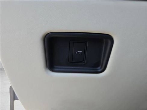 Used 2023 Land Rover Range Rover Long Wheelbase SE AWD/4WD image 25