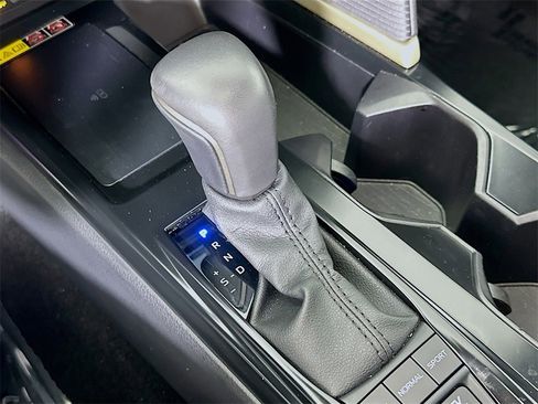 Used 2025 Toyota Camry SE image 31