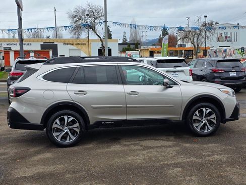 Used 2020 Subaru Outback Limited image 8