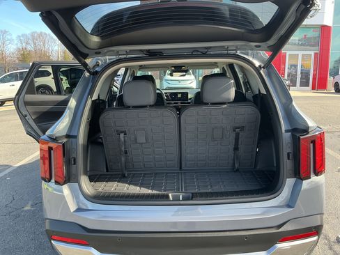 Used 2025 Kia Sorento EX image 27